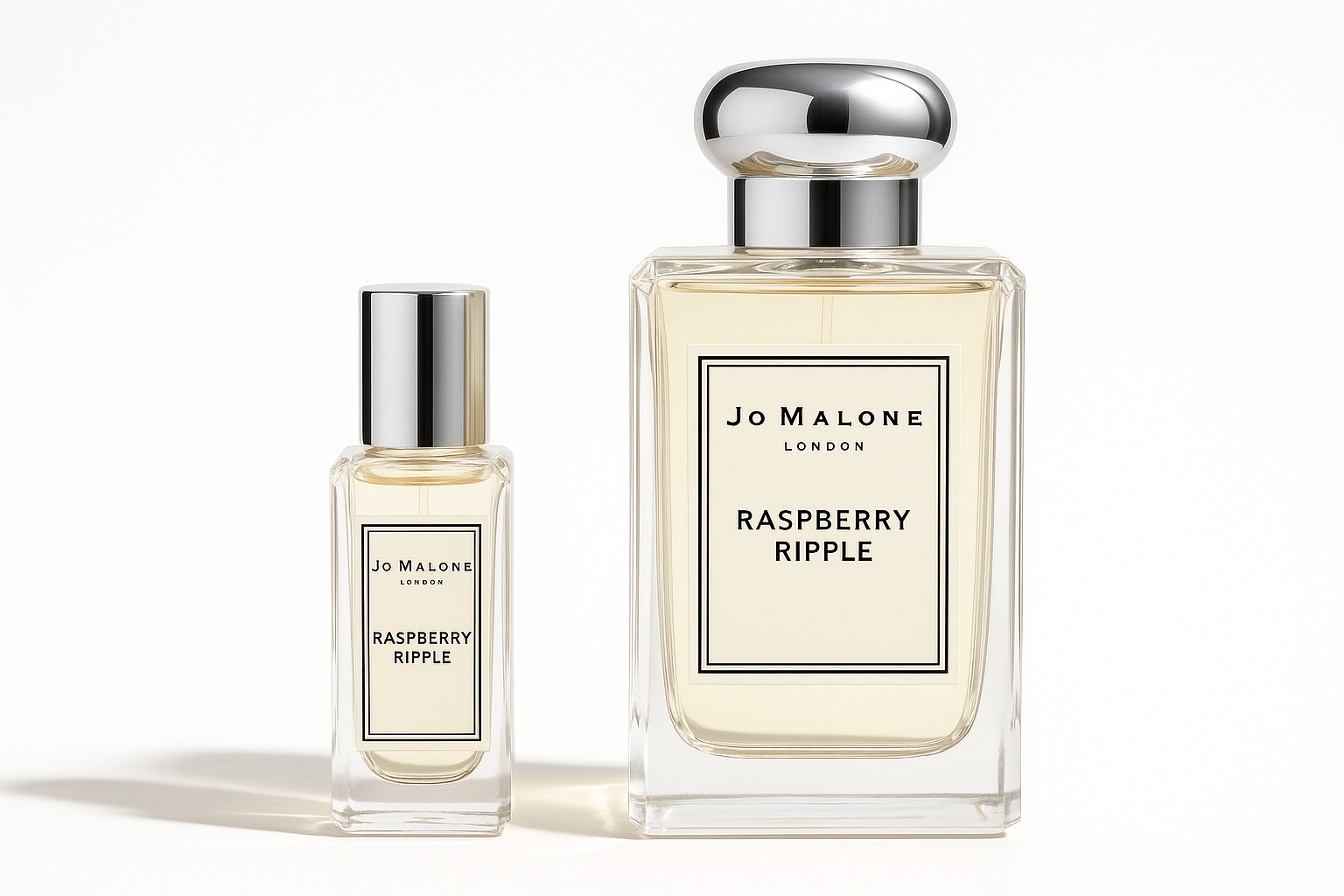Botella de muestra de Jo Malone Raspberry Ripple de 12 ml junto a la botella de 100 ml de Jo Malone Raspberry Ripple