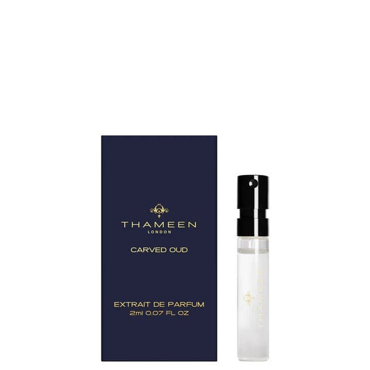 Muestra oficial de perfume Thameen Carved Oud 2 ml (0,06 fl. oz)